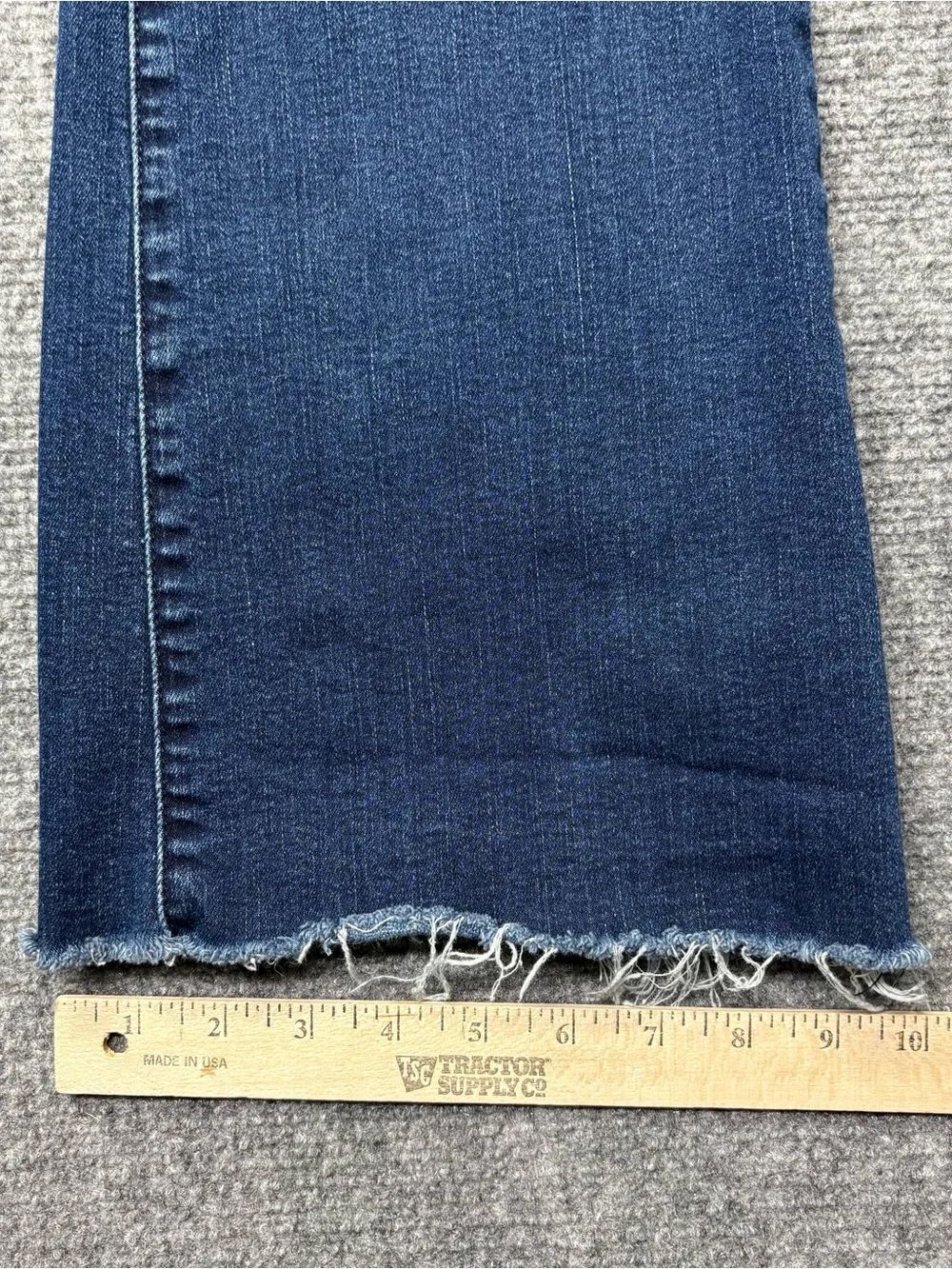 MOTHER Jeans Womens 32 Weekender Fray in Mint Condition Flare Raw Hem USA Made - Picture 11 of 15